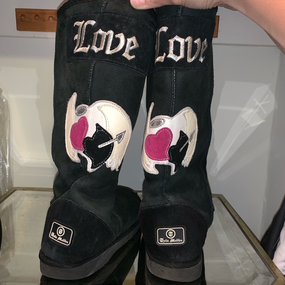 Tylie Malibu Sheepskin Boots 8
